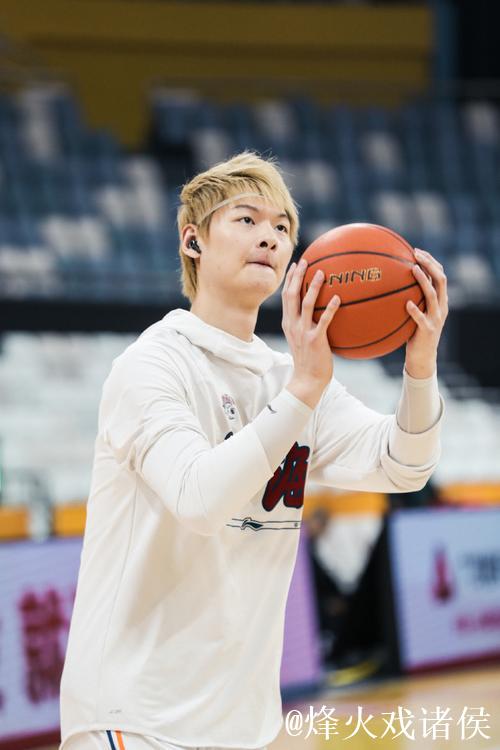 王哲林25分上海胜天津 胡金秋22+10广厦胜深圳