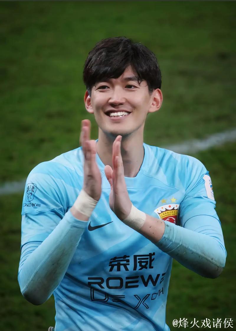 海港国门颜骏凌变身上海文旅推荐官,强烈安利浦东足球场、东郊宾馆和外滩 海港国门颜骏凌变身上海文旅推荐官,强烈安利浦东足球场、东郊宾馆和外滩